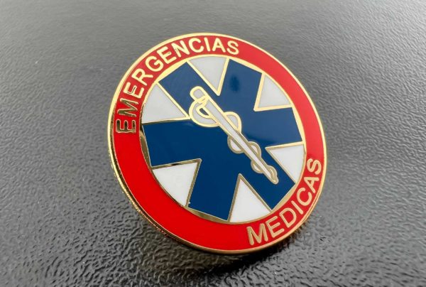 Insignia de Técnico en Emergencias Médicas o Técnico en Emergencias Sanitarias pin solapa detalle
