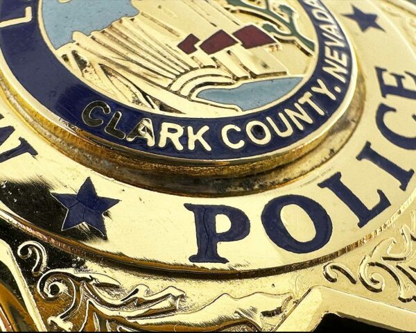 detalle desgaste placa policía las vegas metropolitan police clark county nevada