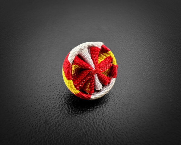 Pin roseta (rossette) bandera España fondo blanco detalles